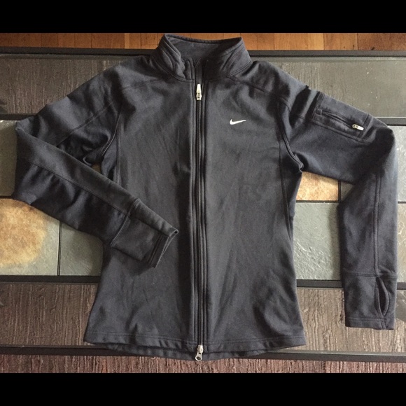 thumb hole jacket nike